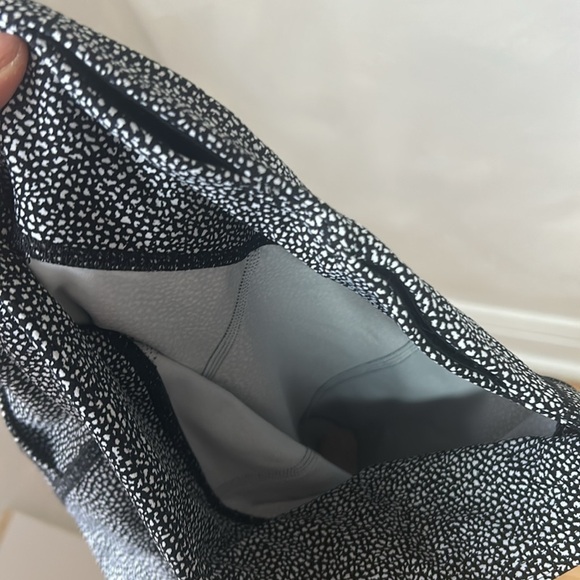 Lululemon Sz 4 Leggings Salt Alpine Black White Print Reflective - Picture 12 of 12